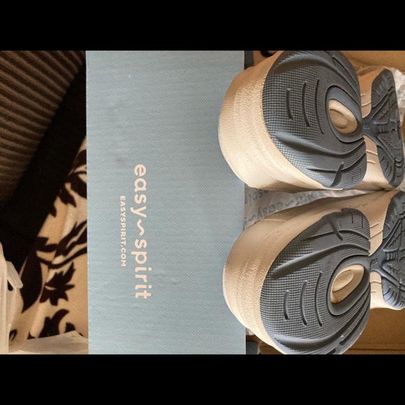 Easy Spirit White Hot Race 7.5 W - Picture 6 of 7